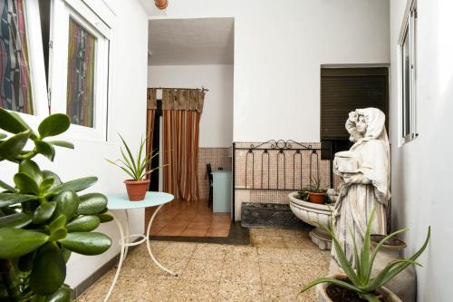 Habitación doble Vista Patio Baño compartido 1 Cama doble del hotel Drago. Foto 4