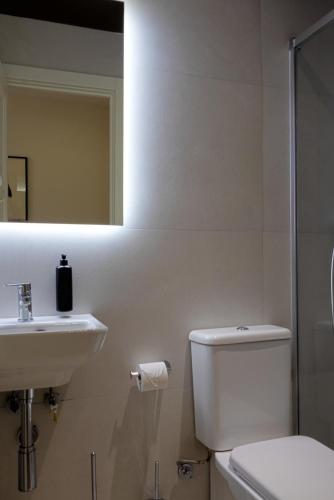 Habitación doble con balcón del hotel Le Petit Palü-fuencarral. Foto 5