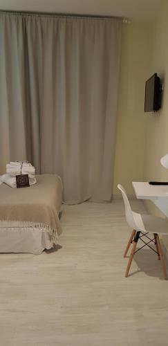 Habitación doble con balcón del hotel Le Petit Palü-fuencarral. Foto 8