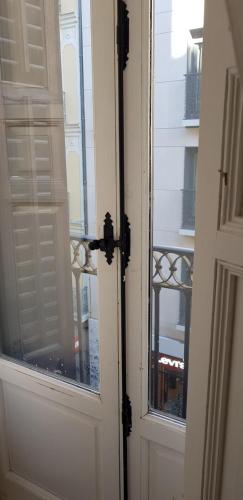 Habitación doble con balcón del hotel Le Petit Palü-fuencarral. Foto 12