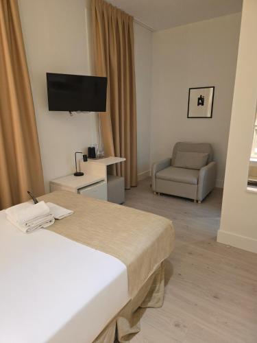 Habitación Doble Deluxe con cama supletoria del hotel Le Petit Palü-fuencarral. Foto 3