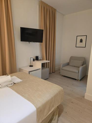 Habitación Doble Deluxe con cama supletoria del hotel Le Petit Palü-fuencarral. Foto 4