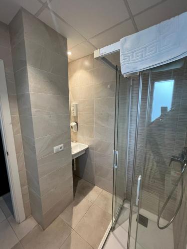 Habitación Cuádruple con baño del hotel A2c - Adults Only. Foto 6