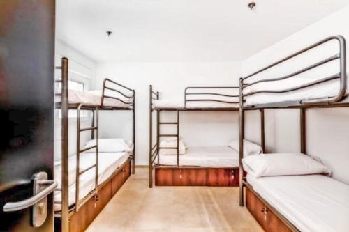 Habitación familiar 6 literas del hotel A2c - Adults Only. Foto 2