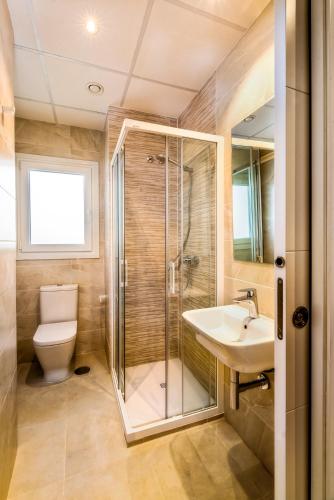 Cama en habitación compartida femenina de 6 camas del hotel A2c - Adults Only. Foto 1