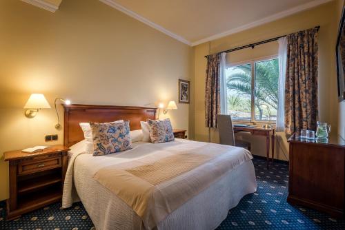 Habitación Doble con vistas a la montaña del hotel Casa Leon. Foto 1