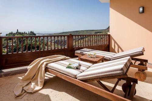 Suite con vistas al mar - Cama extragrande del hotel Casa Leon. Foto 3