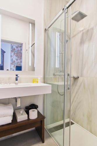 Habitación Doble Superior con terraza y vistas al Real Alcázar del hotel Legado Alcázar