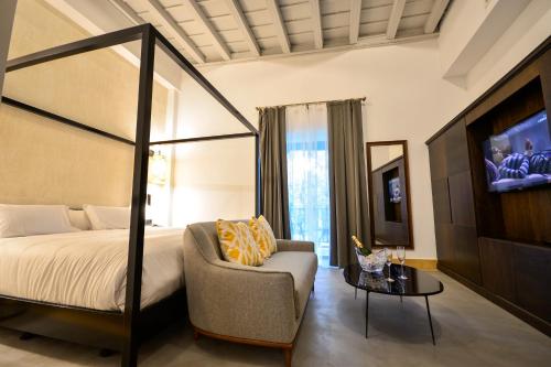 Suite con terraza y vistas al Real Alcázar del hotel Legado Alcázar. Foto 12