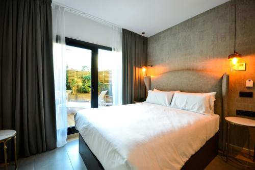 Habitación Doble Superior con terraza y vistas al Real Alcázar del hotel Legado Alcázar. Foto 6