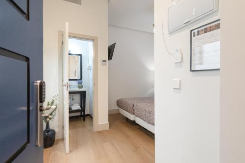 Habitación Doble Estándar - 2 camas del hotel Cicerone De Sevilla. Foto 5