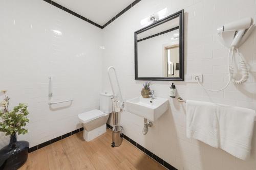 Habitación Doble Estándar - 2 camas del hotel Cicerone De Sevilla. Foto 17