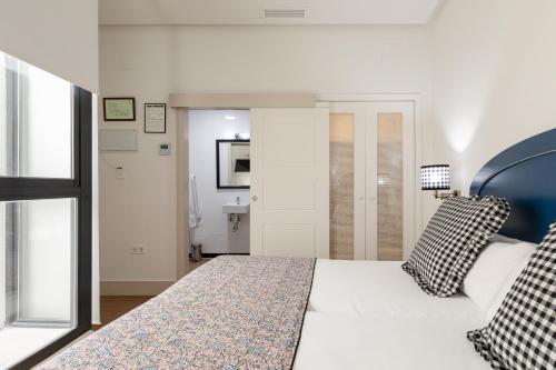 Habitación Doble Estándar - 2 camas del hotel Cicerone De Sevilla. Foto 22