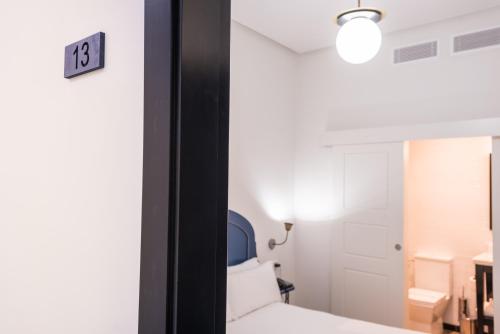 Habitación Doble Económica del hotel Cicerone De Sevilla. Foto 7