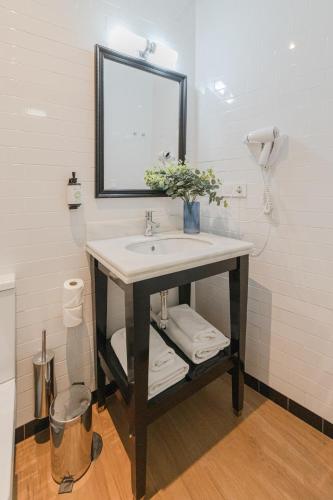 Habitación Doble Económica del hotel Cicerone De Sevilla. Foto 9