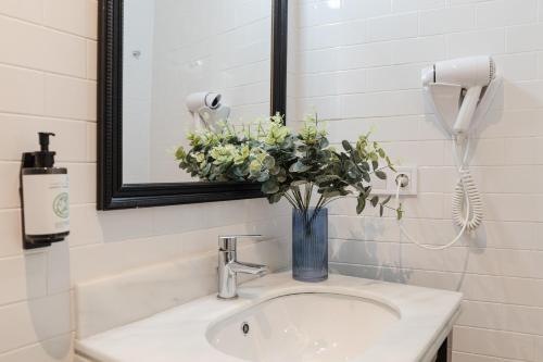 Habitación Doble Económica del hotel Cicerone De Sevilla. Foto 12