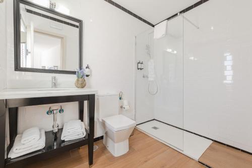 Habitación Doble con terraza del hotel Cicerone De Sevilla. Foto 4