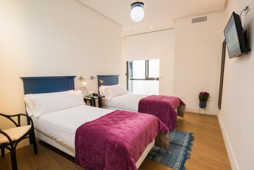 Habitación Familiar del hotel Cicerone De Sevilla. Foto 1