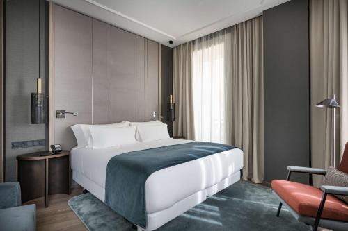 Habitación Premium Panorámica con vistas a Gran Vía del hotel Nh Collection Madrid Gran Vía. Foto 1
