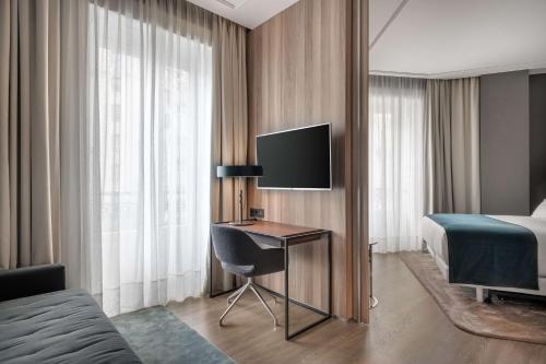 Junior suite Lujo 1 Cama queen Vista ciudad Agradable del hotel Nh Collection Madrid Gran Vía. Foto 1