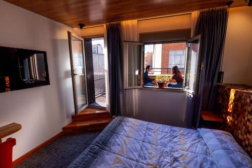Habitación Doble con terraza del hotel Far Home Bernabeu. Foto 1
