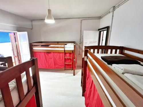 Cama en habitación compartida mixta de 6 camas del hotel Tenerife Experience. Foto 1