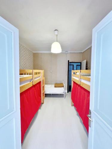 Cama en habitación mixta compartida de 5 camas del hotel Tenerife Experience. Foto 2