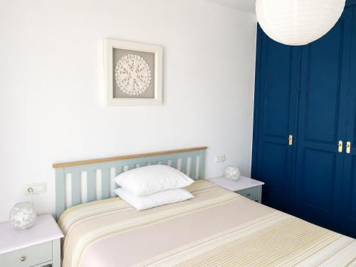 Habitación doble con balcón del hotel Surfers Retreat