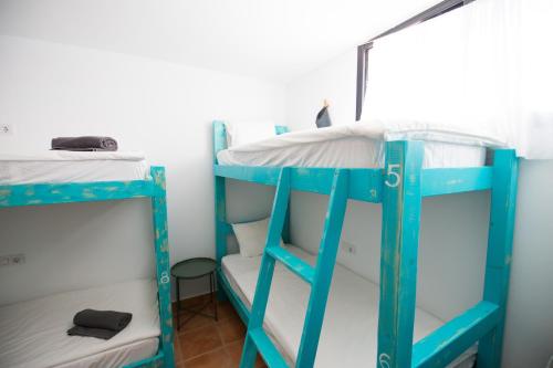 8 - Bed Mixed Dorm: Flexible Bunk Space (Upper/Lower Subject to Availability) del hotel Surfers Retreat