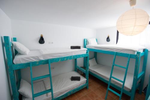 8 - Bed Mixed Dorm: Flexible Bunk Space (Upper/Lower Subject to Availability) del hotel Surfers Retreat. Foto 2