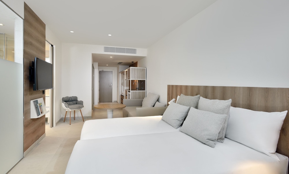 The INNSiDE Room Extra Space del hotel Innside By Meliá Calviá Beach