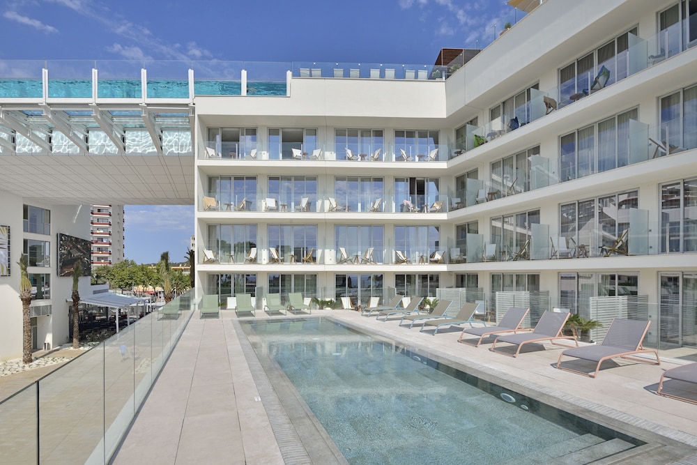 The Loft Swim Up del hotel Innside By Meliá Calviá Beach. Foto 4