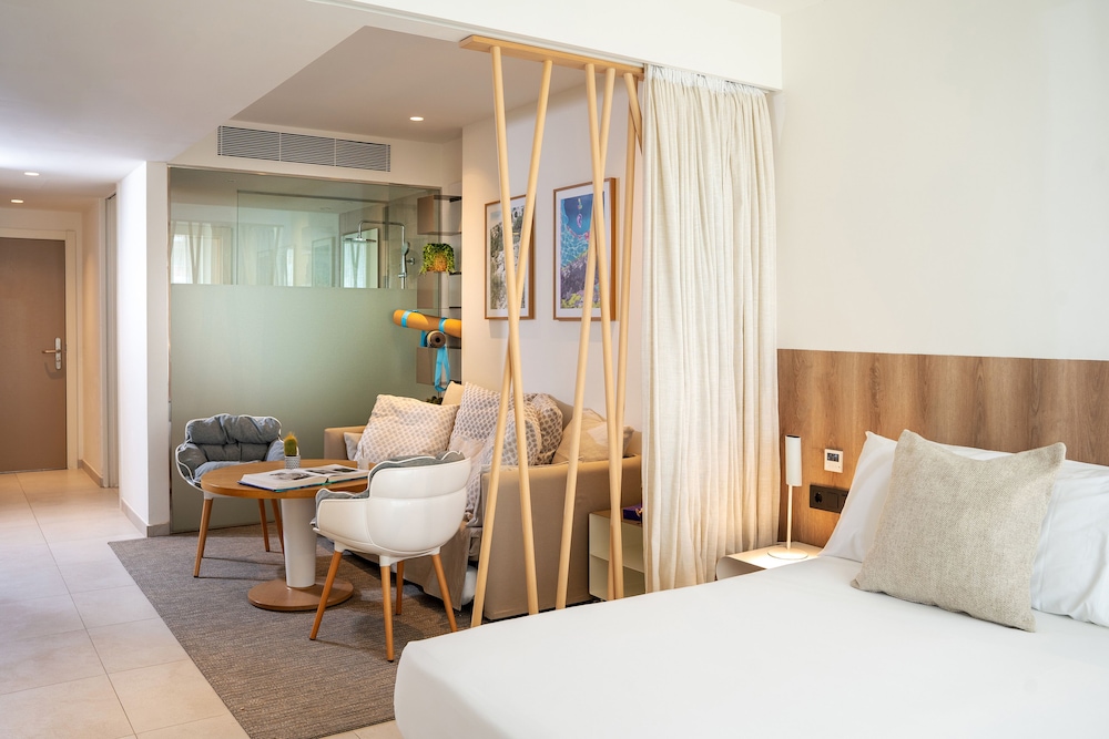 The Loft Street view del hotel Innside By Meliá Calviá Beach