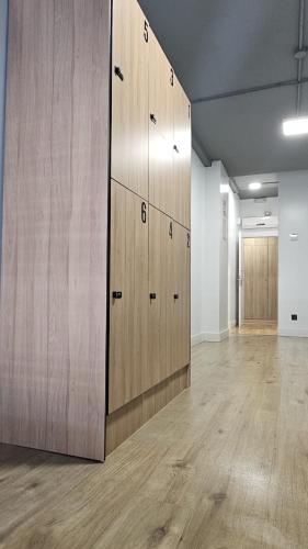 Cama en habitación compartida de 6 camas con baño privado del hotel Bilbao Metropolitan By Bossh Hotels. Foto 10