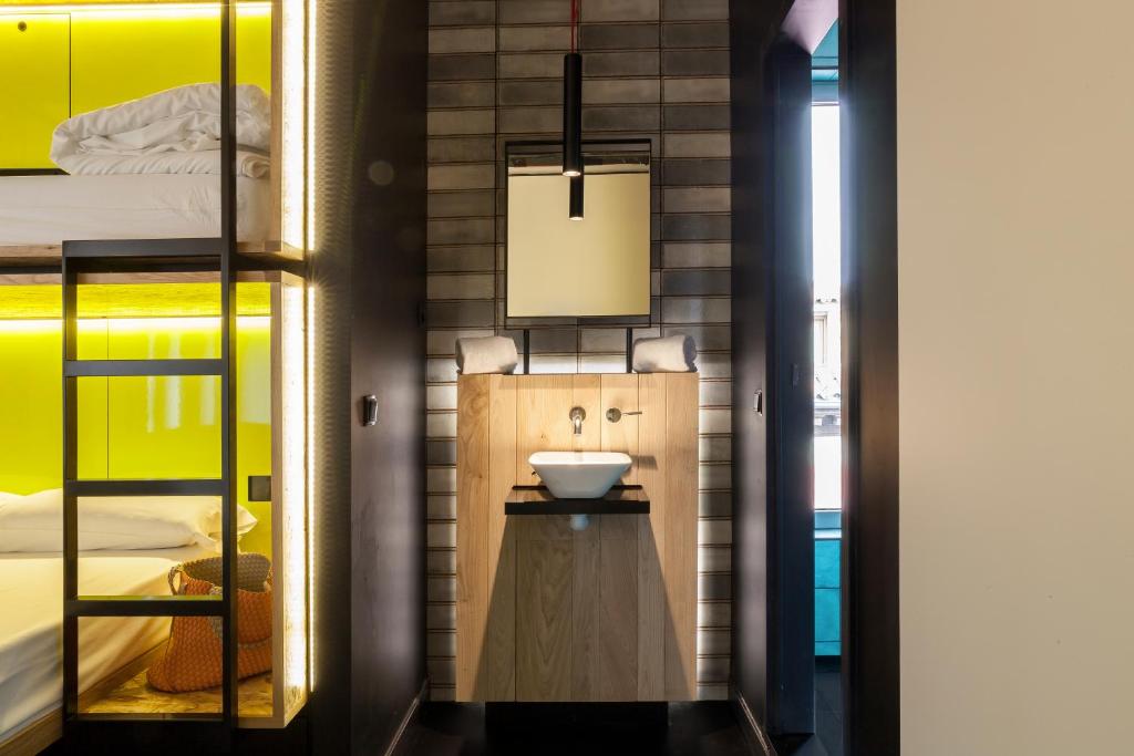 Habitación Doble o Twin con cama litera del hotel Bastardo. Foto 1