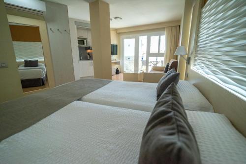 Deluxe Junior Suite del hotel HL Suite Nardos - Only Adults. Foto 5