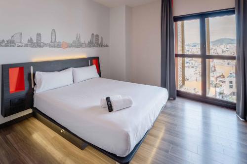 Habitación Doble adaptada para personas con movilidad reducida del hotel Easyhotel Barcelona Fira. Foto 3