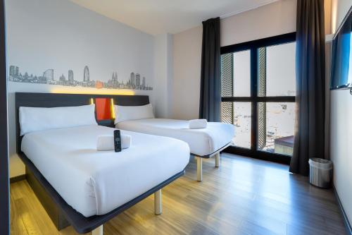 Habitación Doble - 2 camas del hotel Easyhotel Barcelona Fira. Foto 15