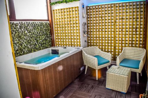 Suite Deluxe con bañera de hidromasaje del hotel Nomada. Foto 1