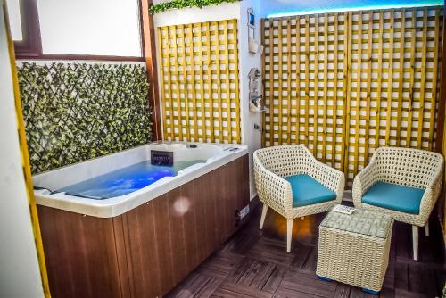 Suite Deluxe con bañera de hidromasaje del hotel Nomada. Foto 23