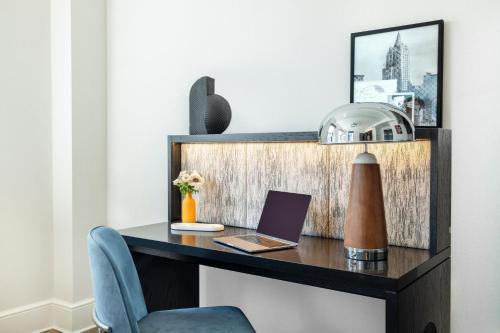 Estudio Deluxe con cama grande del hotel The Benjamin Royal Sonesta New York. Foto 4