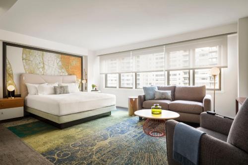 Suite Junior del hotel The Gardens Sonesta ES Suites New York
