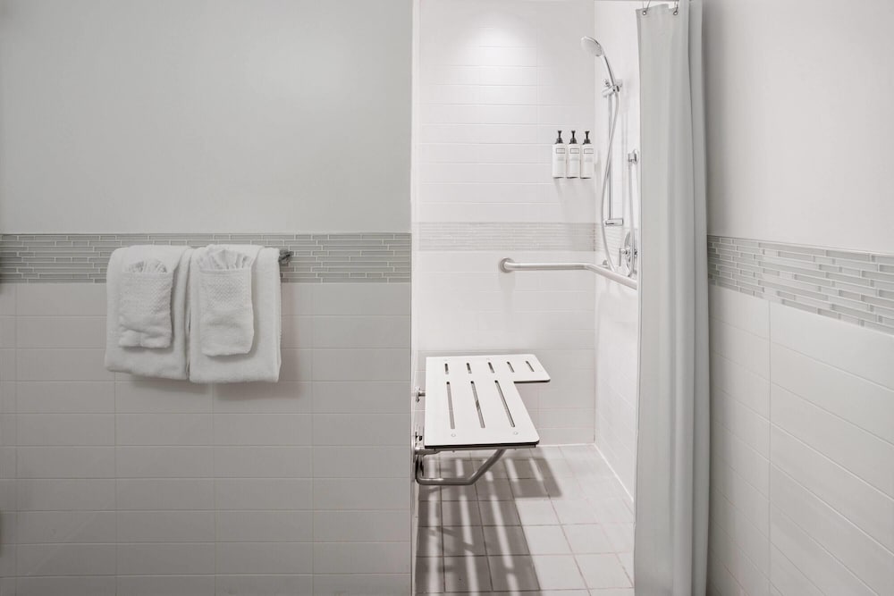 Estudio, 1 cama de matrimonio, accesible para personas con discapacidad (Apartment, Roll - In Shower) del hotel The Beekman Tower, Trademark Collection by Wyndham