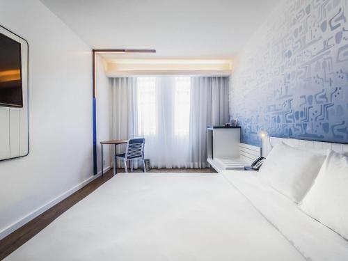 Habitación Doble Executive con vistas parciales al mar del hotel Novotel Rio De Janeiro Leme. Foto 5