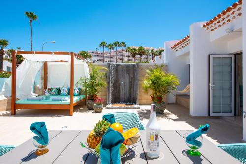 1 Bedroom Bungalow with Extra Large Chill out Terrace del hotel Haciendas Village Tenerife. Foto 2