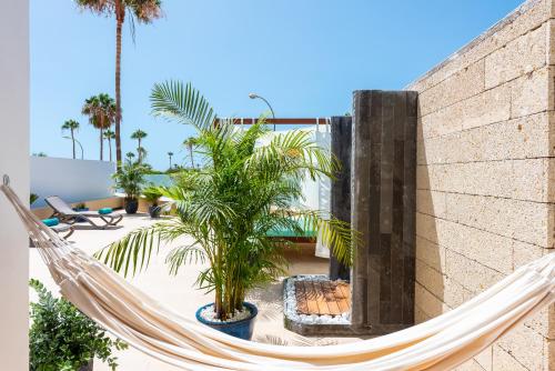1 Bedroom Bungalow with Extra Large Chill out Terrace del hotel Haciendas Village Tenerife. Foto 5
