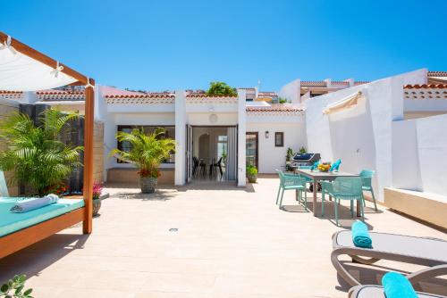 1 Bedroom Bungalow with Extra Large Chill out Terrace del hotel Haciendas Village Tenerife. Foto 7