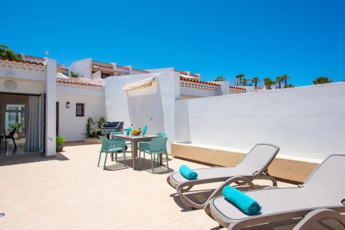 1 Bedroom Bungalow with Extra Large Chill out Terrace del hotel Haciendas Village Tenerife. Foto 10