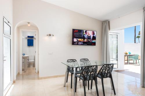 1 Bedroom Bungalow with Extra Large Chill out Terrace del hotel Haciendas Village Tenerife. Foto 14