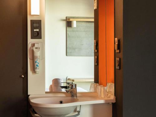Habitación Doble Estándar - 2 camas del hotel Ibis Budget Madrid Centro Lavapies